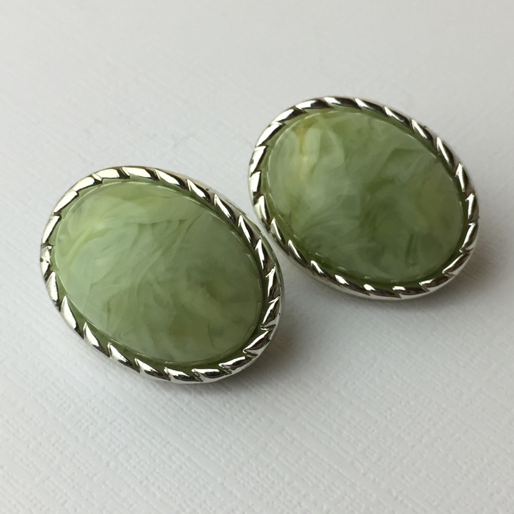 Vintage Green Plastic Statement Clip On Earrings - Picture 2 of 8